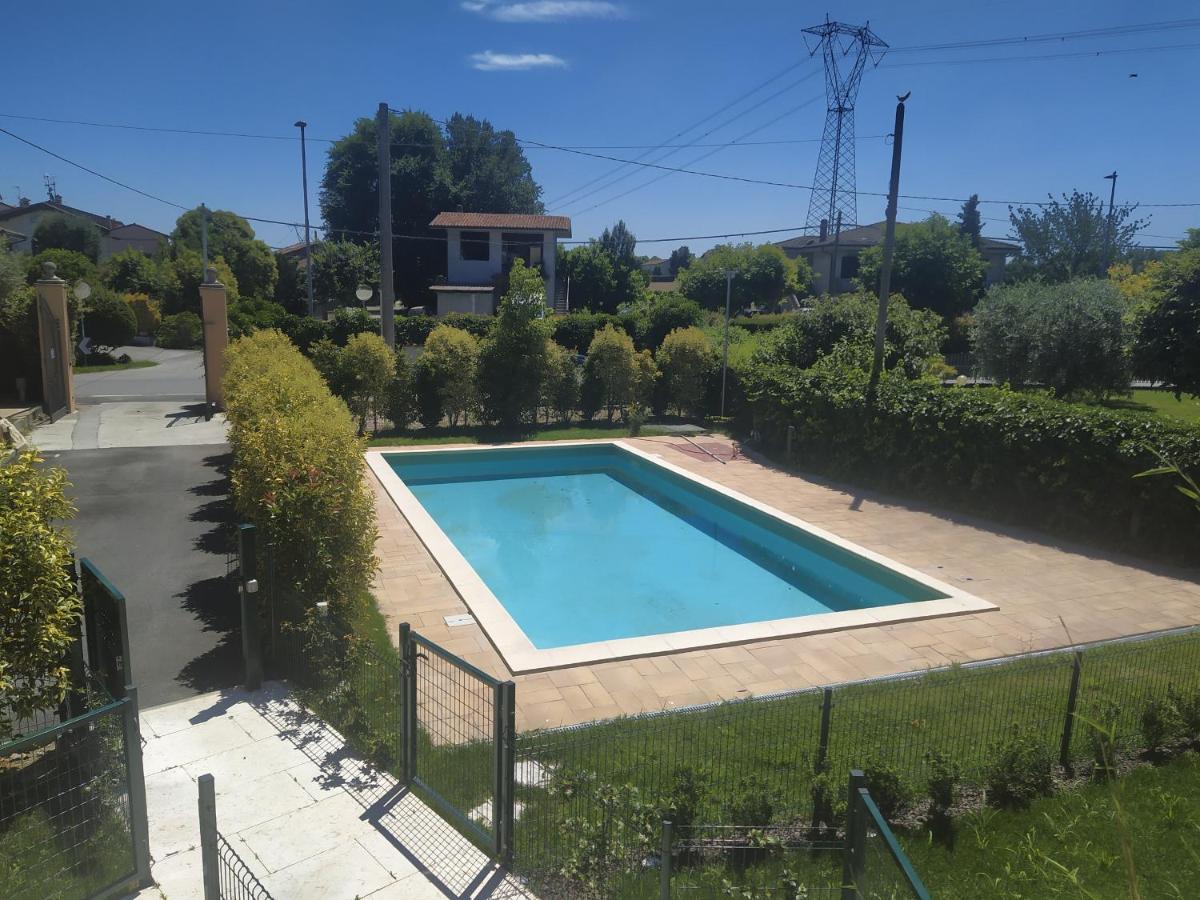 Apartamento Residenza Gelsomino Desenzano del Garda Exterior foto